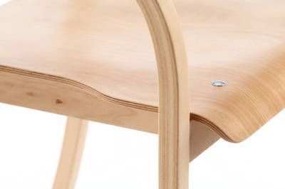 Die Dheli Stühle  mit abgerundeter Sitzfläche