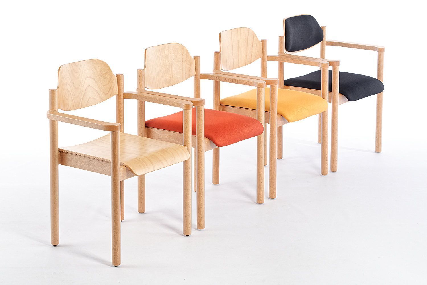 Die verschiedenen Stühle der Dresden AL Modellfamilie geben auch zusammen ein ordentliches Bild