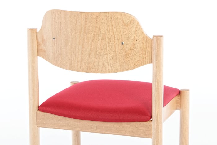 Die Sitzfläche ist hochwertig gepolstert