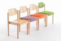 Auch als Stuhlreihe mit verschiedenen Modellen der Serie gut kombinierbar