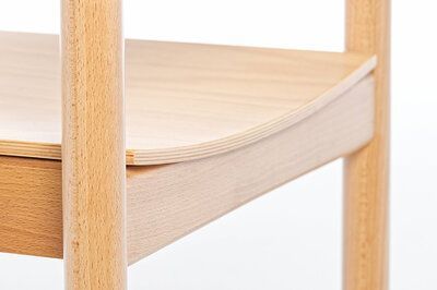 Die Holzsitzfläche ist leicht gebogen