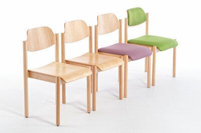 Die Stühle der Modellfamilie Dresden können miteinander kombiniert werden