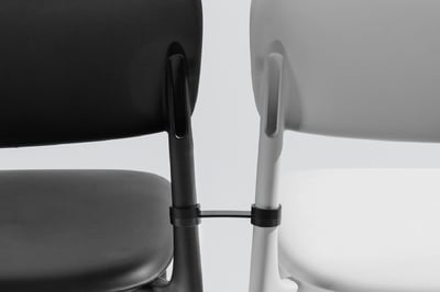 Der Reihenverbinder für die Stühle Faro
