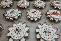 Die stapelbaren Holzstühle Finnland steuern einem gemütlichen Ambiente bei