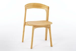 Der Stuhl ist gut zum langen gemütlichen Sitzen