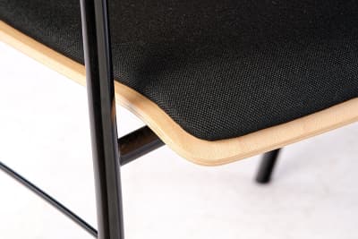 Sitzpolster und Sitzschale sind sorgfältig miteinander verbunden