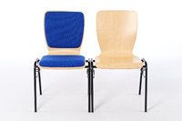 Die Stühle unserer Florida Serie sind mit dem optional integriertem Stuhlverbinder leicht als feste Stuhlreihen zu stellen