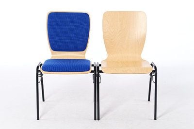 Die Stühle unserer Florida Serie sind mit dem optional integriertem Stuhlverbinder leicht als feste Stuhlreihen zu stellen