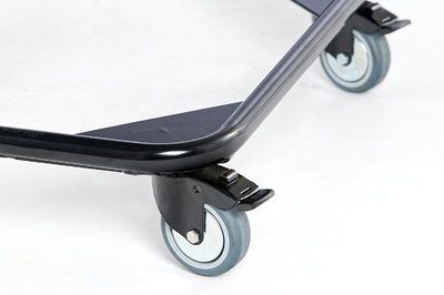 Leicht rollbar und hochwertig verarbeitet ist der Rollwagen für die Florida SP Stapelstühle