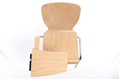 Bequeme Seminarstühle mit klappbarem Tisch
