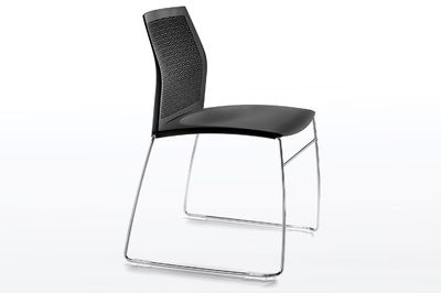 Durch eine Querstrebe können die Fortuna Kufenstühle nicht nur im Design, sondern auch in der Stabilität überzeugen