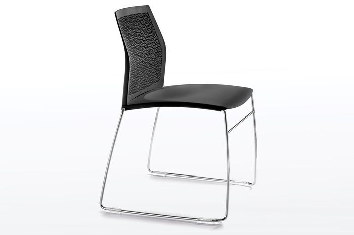 Durch eine Querstrebe können die Fortuna Kufenstühle nicht nur im Design, sondern auch in der Stabilität überzeugen