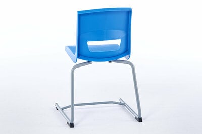 Durch den integrierten Haltegriff sind unsere Granada FS Stühle leicht zu bewegen