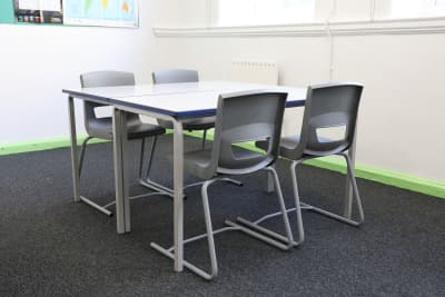Für Klassenzimmer und Schulungsräume werden unsere Granada FS gerne gewählt