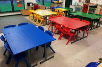 Für Kindergarten und Grundschulen eignen sich unsere farbenfrohe Granada KIDS Stühle