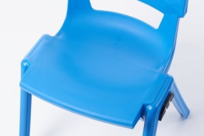 Die Kunststoffsitzfläche ist sehr robust und pflegeleicht