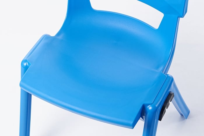Die Kunststoffsitzfläche ist sehr robust und pflegeleicht