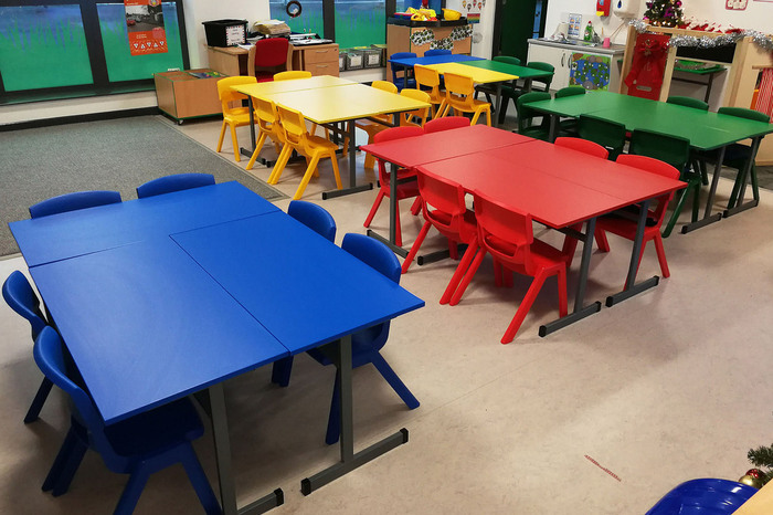 Für Kindergarten und Grundschulen eignen sich unsere farbenfrohe Granada KIDS Stühle