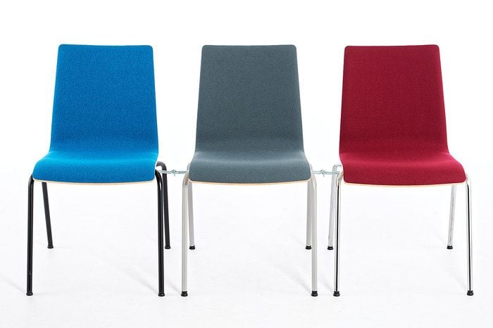 Individuelle Stuhlreihen können zusammen gestellt werden