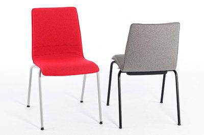 Hochwertige stapelbare Schalenstühle vollbepolstert