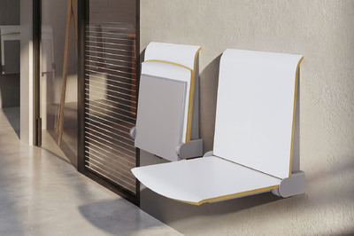 Unser Wartewandsitz ist durch die klappbare Sitzfläche sehr platzsparend