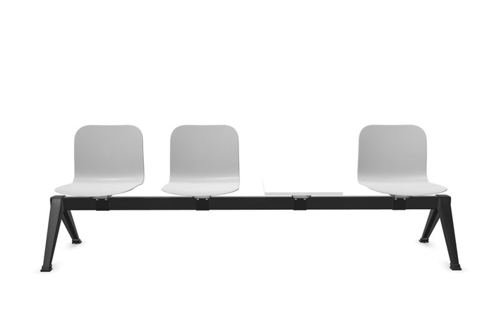 Der Abstelltisch kann an die gewünscht Position konfiguriert werden