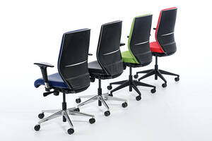 Verschiedene Polstermaterialien und Farben sowie Fußkreuze können gewählt werden Verschiedene Polstermaterialien und Farben sowie Fußkreuze können gewählt werden