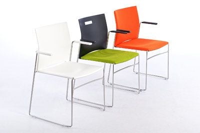 Auch unterschiedliche Varianten des Stuhls können miteinander kombiniert werden