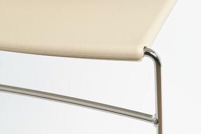 In beige ist unser Kunststoffstuhl Ibiza verfügbar