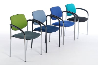 Die Farben der Sitzfläche und Rückenlehne können individuell gewählt werden