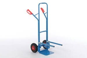 Unsere gepolsterten Armlehnenstühle Iso AL können mit der Stuhlkarre transportiert werden Unsere gepolsterten Armlehnenstühle Iso AL können mit der Stuhlkarre transportiert werden