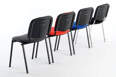 Unsere Iso Polsterstühle lassen ist mit seperat erhältlichen Verbindern in festen geraden Reihen stellen