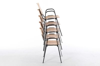 Hygienische Holzstühle mit Armlehnen