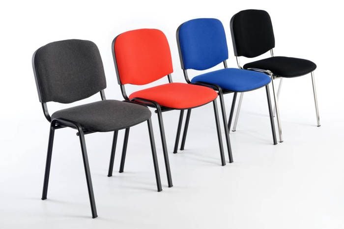 Mit dem losen Stuhlverbinder können bei Bedarf auch feste Stuhlreihen gestellt werden