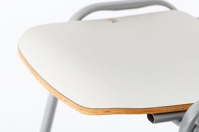 Mit ihrer einladenen Form- und Farbgebung bereichern diese Stühle Ihre Veranstaltung