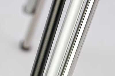 Unser hygienischer Laminatstuhl Iso Laminat kann mit verschiedene Gestellfarben gewählt werden