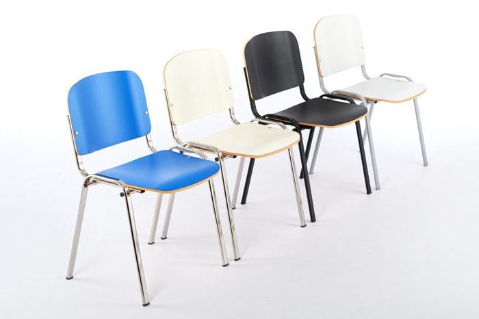 Für Veranstaltungen mit vielen Personen lassen sich diese Stühle optimal in Reihen aufstellen