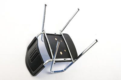 Unter der Sitzfläche sind Verstärkungen eingearbeitet