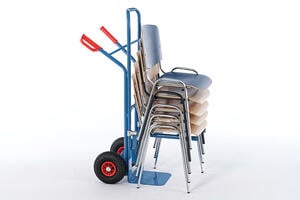 Ein einfacher Transport ist mithilfe des Stuhltransportkarrens möglich Ein einfacher Transport ist mithilfe des Stuhltransportkarrens möglich