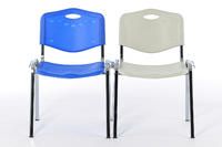 Mit Stuhlverbindern können feste Stuhlreihen erstellt werden