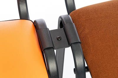 Feste Stuhlreihen können auch mit dem Metallverbinder gestellt werden