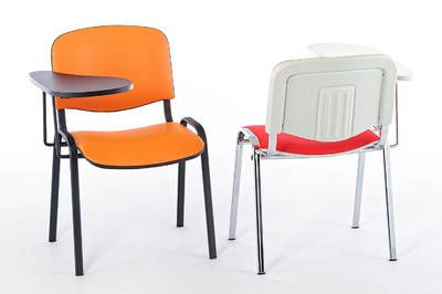 Gepolsterte Seminarstühle mit Schreibbrett