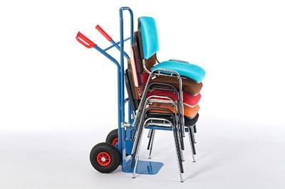 Ein einfacher Stuhltransport ermöglicht die Stuhlkarre