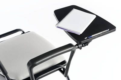 Feste Auflage für Stift und Heft