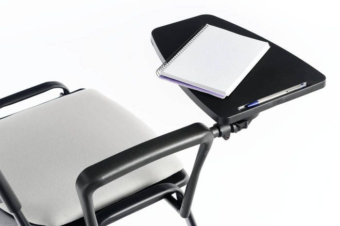 Feste Auflage für Stift und Heft