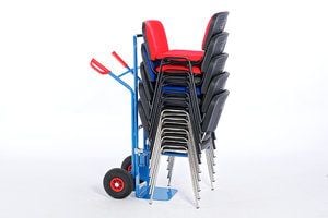 Unser Iso kann mit einer Stuhlkarre transportiert werden Unser Iso kann mit einer Stuhlkarre transportiert werden