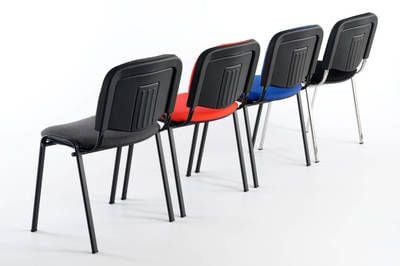 Die Iso-Stühle in einer Reihe