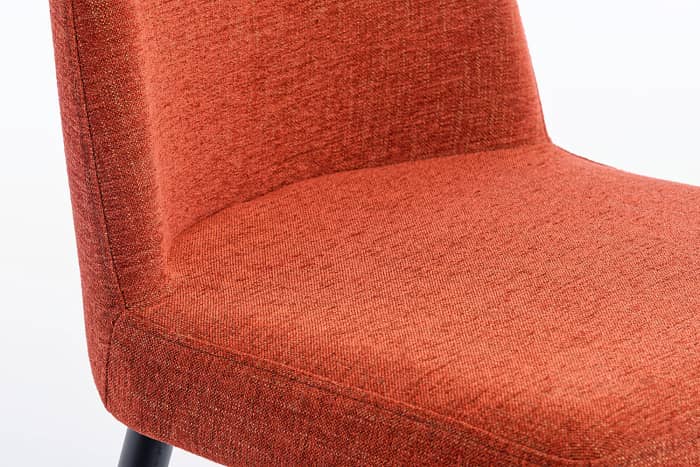 Die Wölbung im Sitzpolster ist ergonomisch sinnvoll