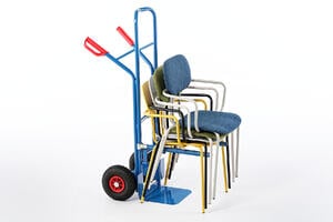 Ein einfacher Transport ist mit der Stuhlkarre möglich Ein einfacher Transport ist mit der Stuhlkarre möglich