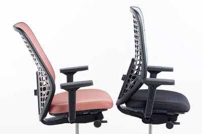 Die Sitzfläche lässt sich nach unten neigen